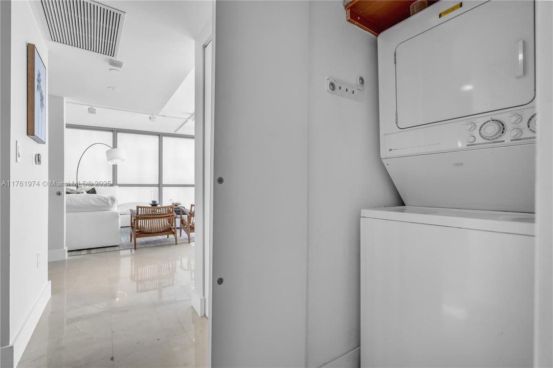 For Sale: $2,850,000 (2 beds, 2 baths, 1162 Square Feet)