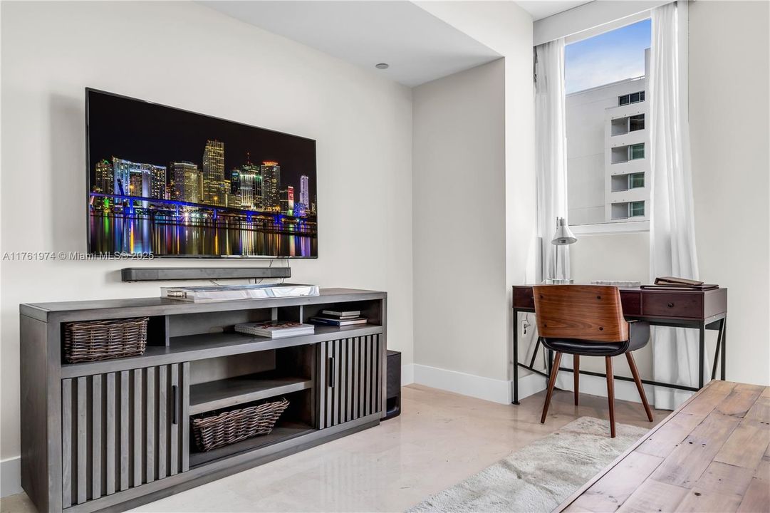 For Sale: $2,850,000 (2 beds, 2 baths, 1162 Square Feet)