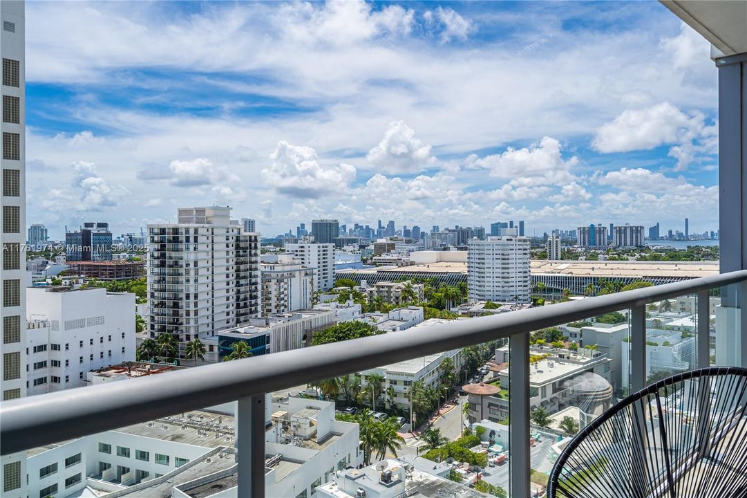 For Sale: $2,850,000 (2 beds, 2 baths, 1162 Square Feet)