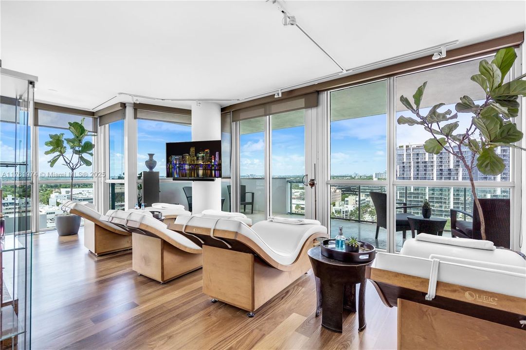 For Sale: $2,850,000 (2 beds, 2 baths, 1162 Square Feet)