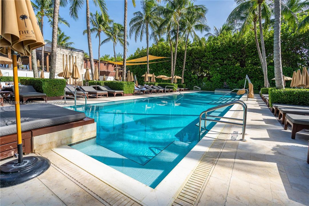 For Sale: $2,850,000 (2 beds, 2 baths, 1162 Square Feet)