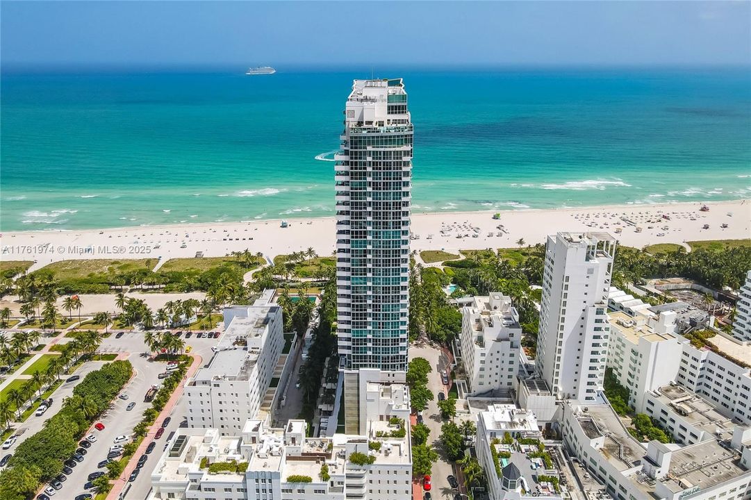 For Sale: $2,850,000 (2 beds, 2 baths, 1162 Square Feet)
