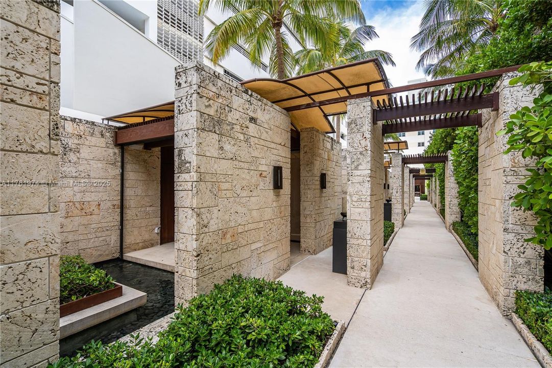 For Sale: $2,850,000 (2 beds, 2 baths, 1162 Square Feet)