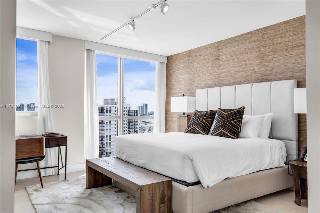 For Sale: $2,850,000 (2 beds, 2 baths, 1162 Square Feet)