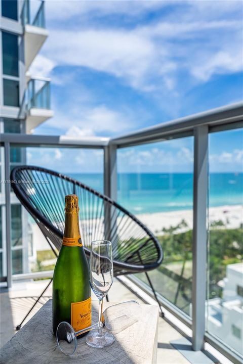 For Sale: $2,850,000 (2 beds, 2 baths, 1162 Square Feet)