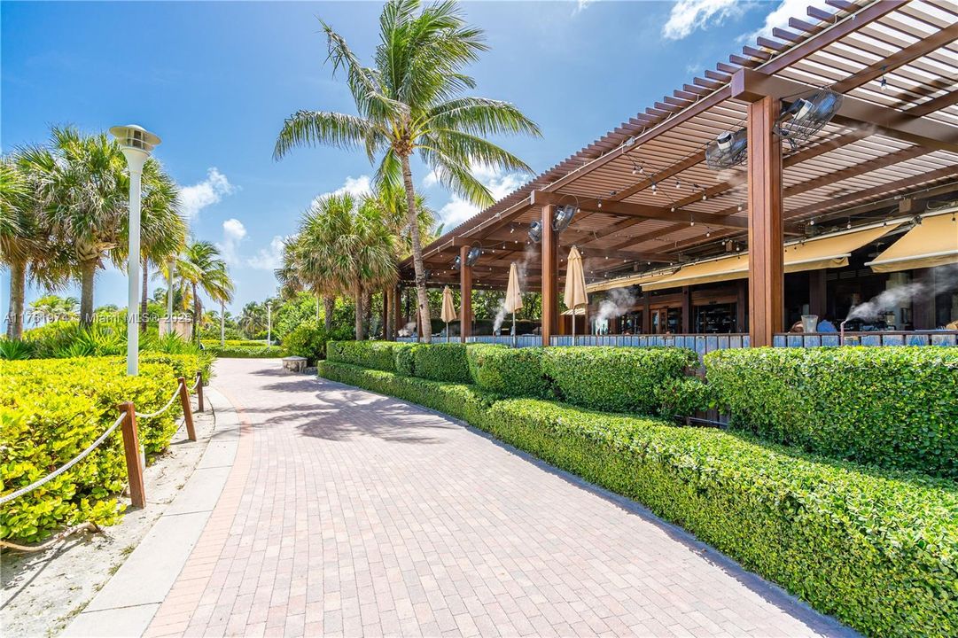For Sale: $2,850,000 (2 beds, 2 baths, 1162 Square Feet)
