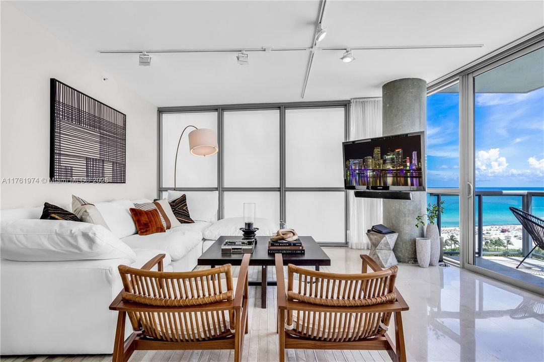 For Sale: $2,850,000 (2 beds, 2 baths, 1162 Square Feet)