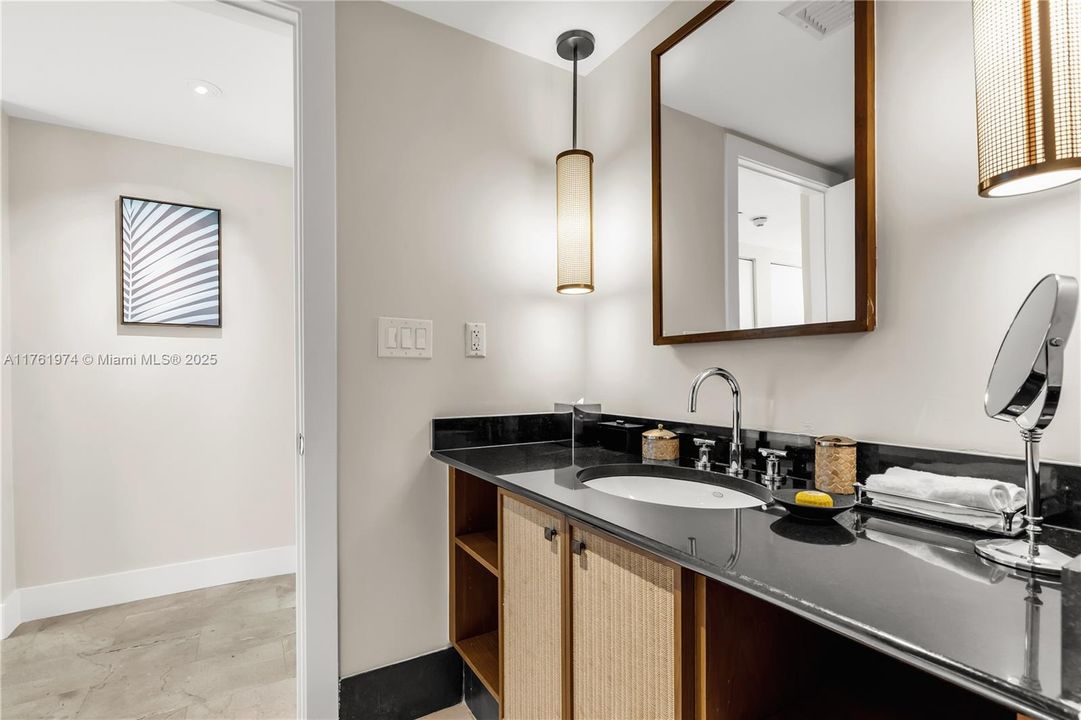 For Sale: $2,850,000 (2 beds, 2 baths, 1162 Square Feet)