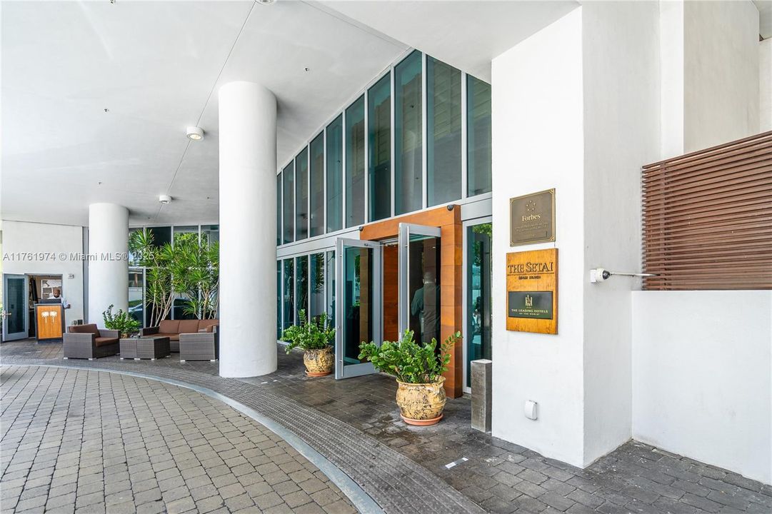 For Sale: $2,850,000 (2 beds, 2 baths, 1162 Square Feet)