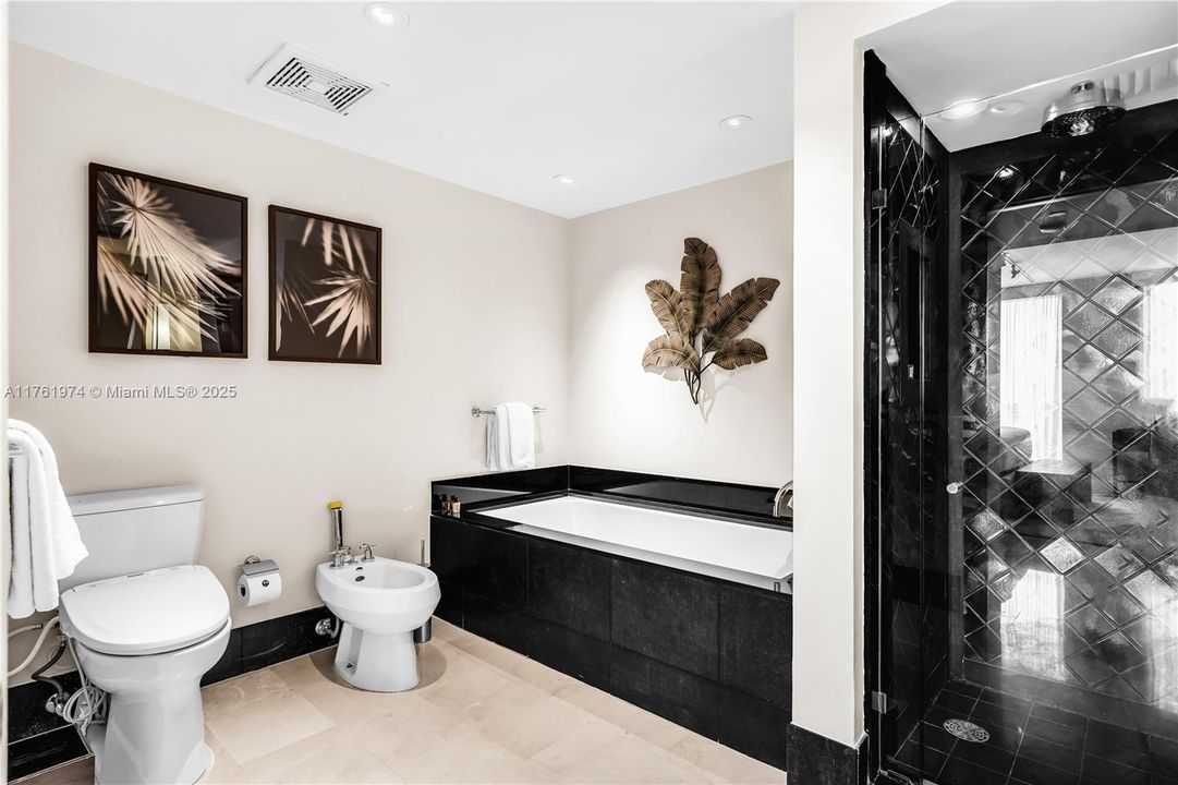 For Sale: $2,850,000 (2 beds, 2 baths, 1162 Square Feet)