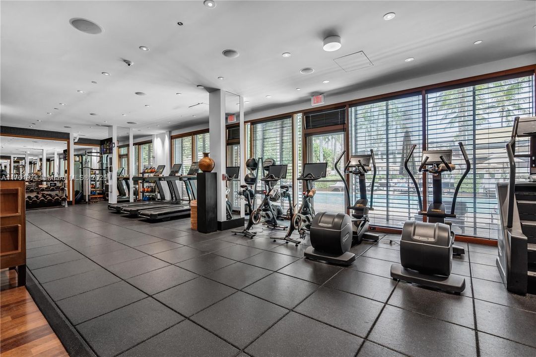 For Sale: $2,850,000 (2 beds, 2 baths, 1162 Square Feet)