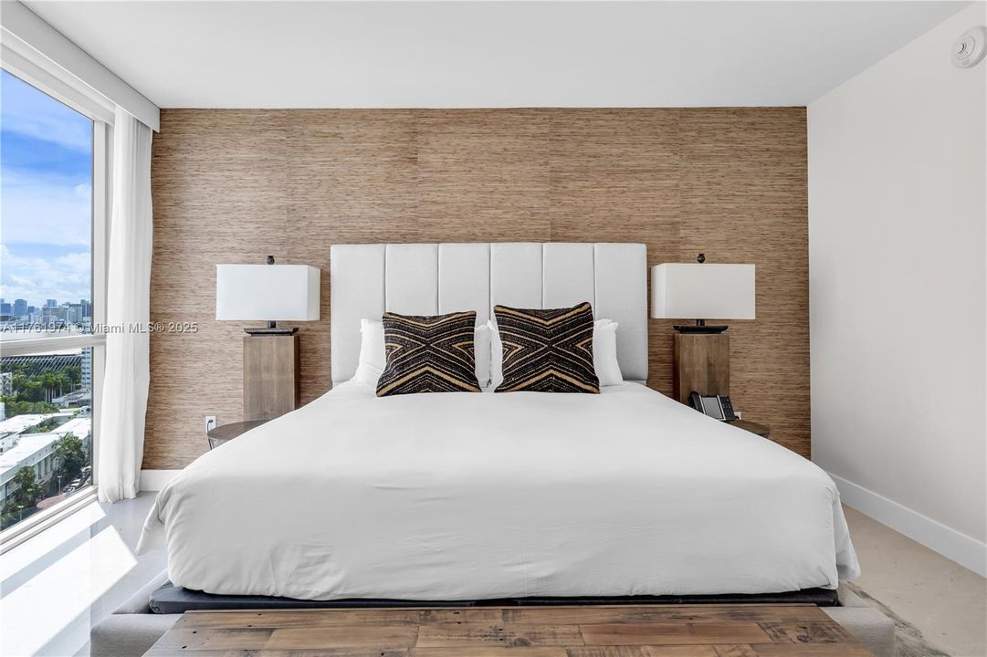 For Sale: $2,850,000 (2 beds, 2 baths, 1162 Square Feet)