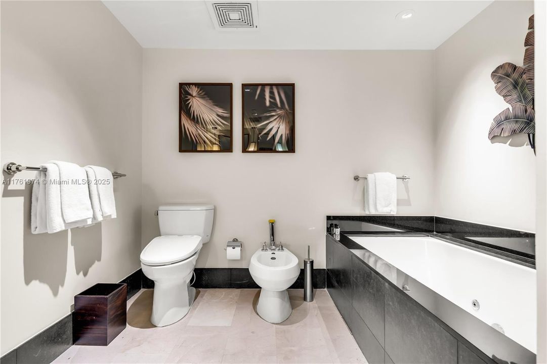 For Sale: $2,850,000 (2 beds, 2 baths, 1162 Square Feet)
