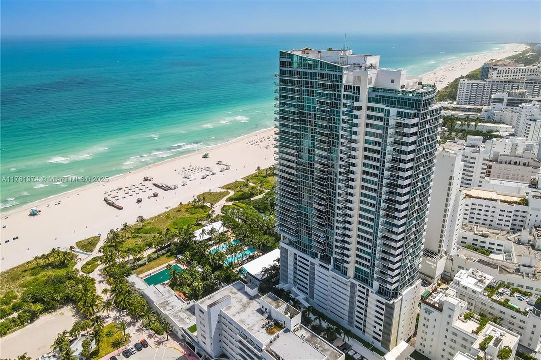 For Sale: $2,850,000 (2 beds, 2 baths, 1162 Square Feet)