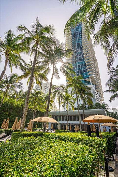 For Sale: $2,850,000 (2 beds, 2 baths, 1162 Square Feet)