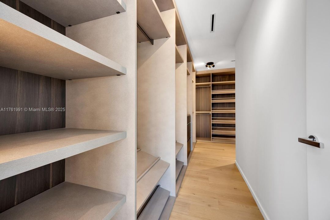 Vendido Recientemente: $4,150,000 (6 camas, 5 baños, 3999 Pies cuadrados)