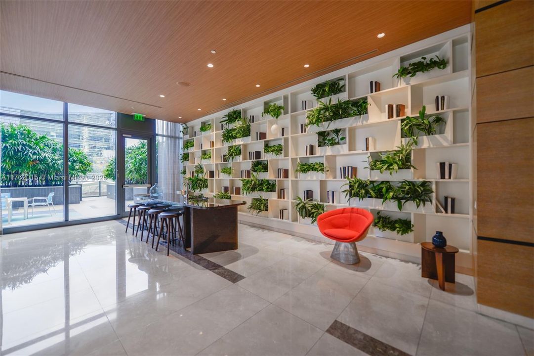 Active With Contract: $475,000 (1 beds, 1 baths, 620 Square Feet)