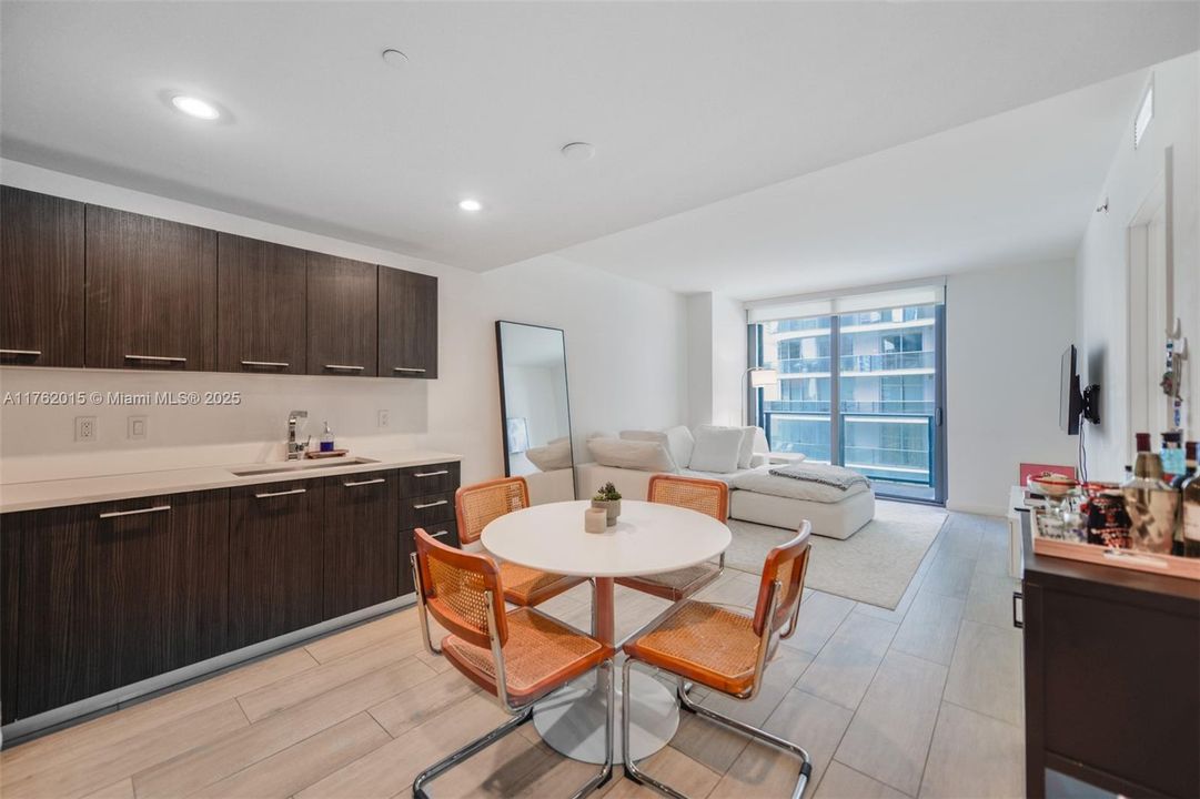 Active With Contract: $475,000 (1 beds, 1 baths, 620 Square Feet)