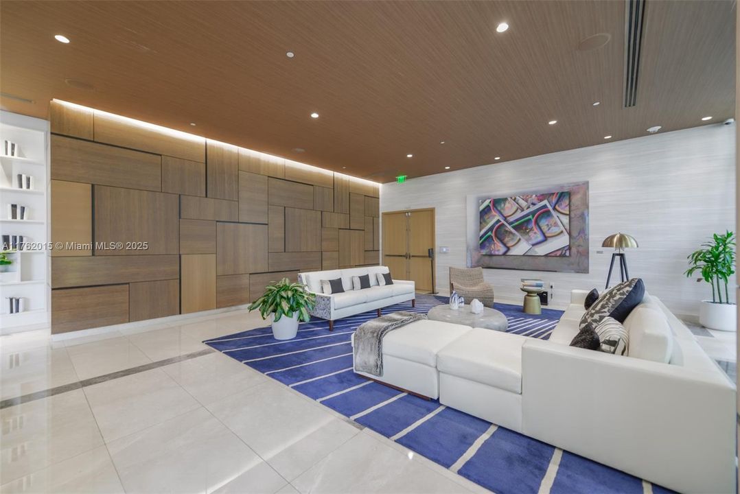 Active With Contract: $475,000 (1 beds, 1 baths, 620 Square Feet)