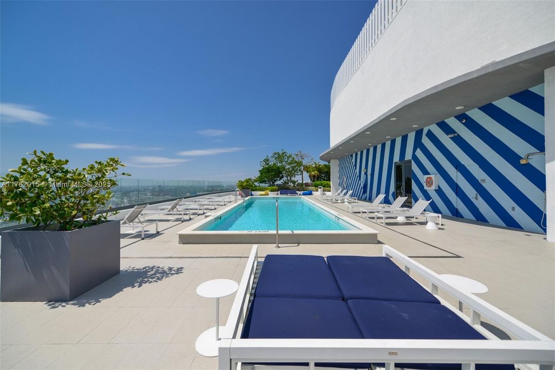 Active With Contract: $475,000 (1 beds, 1 baths, 620 Square Feet)