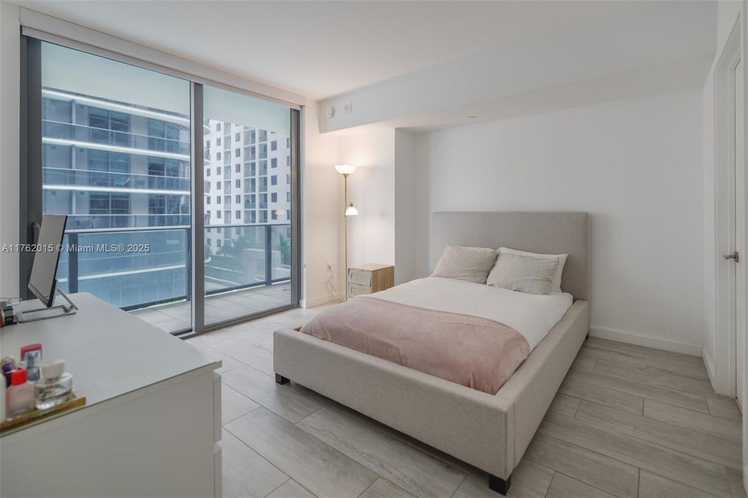 Active With Contract: $475,000 (1 beds, 1 baths, 620 Square Feet)