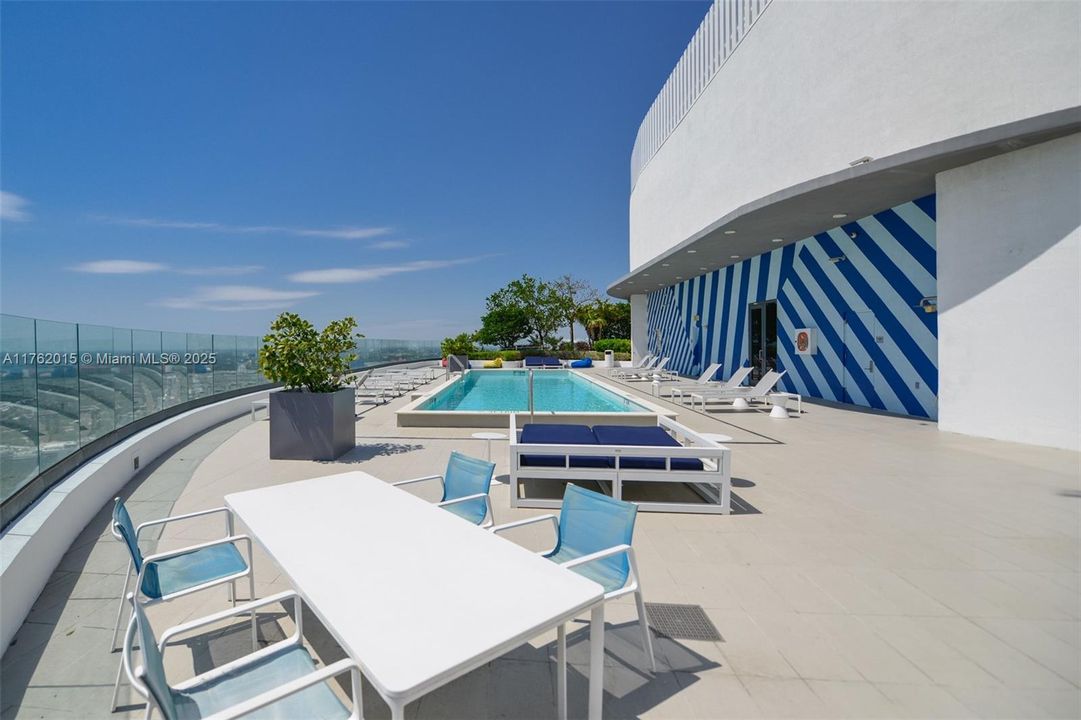 Active With Contract: $475,000 (1 beds, 1 baths, 620 Square Feet)