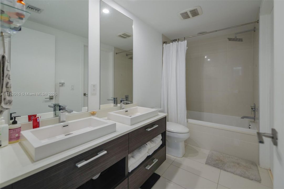 Active With Contract: $475,000 (1 beds, 1 baths, 620 Square Feet)