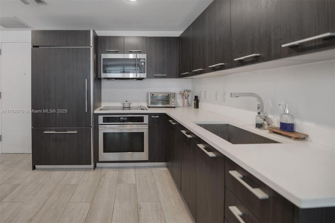 Active With Contract: $475,000 (1 beds, 1 baths, 620 Square Feet)