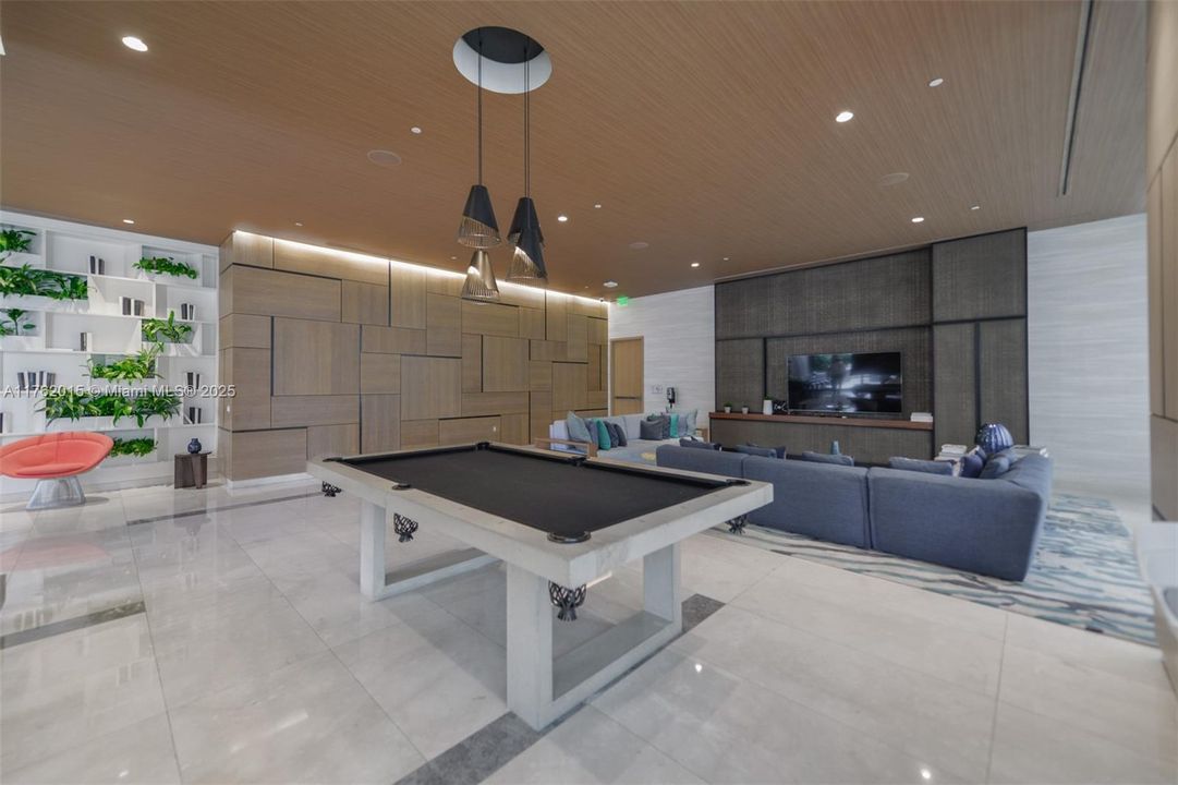 Active With Contract: $475,000 (1 beds, 1 baths, 620 Square Feet)