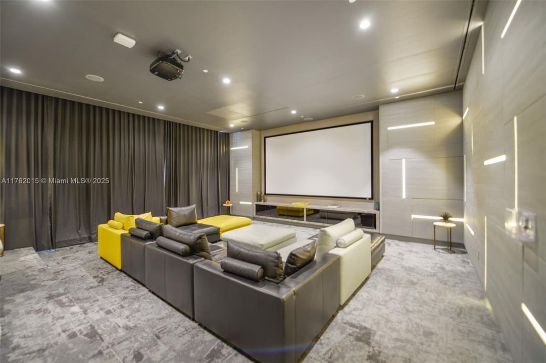 Active With Contract: $475,000 (1 beds, 1 baths, 620 Square Feet)