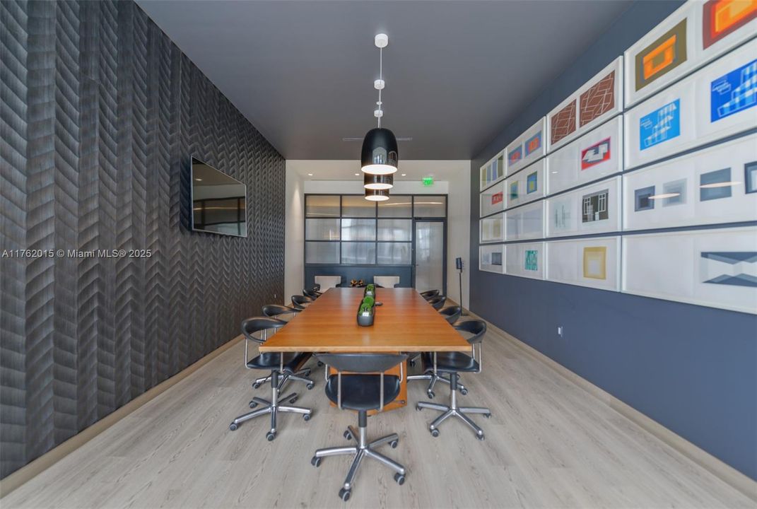 Active With Contract: $475,000 (1 beds, 1 baths, 620 Square Feet)