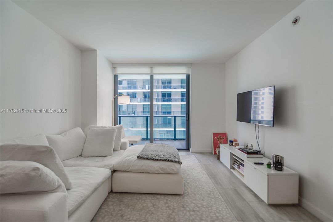 Active With Contract: $475,000 (1 beds, 1 baths, 620 Square Feet)