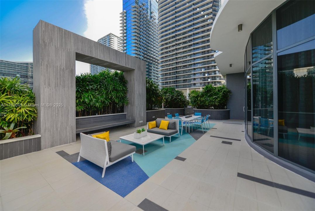 Active With Contract: $475,000 (1 beds, 1 baths, 620 Square Feet)