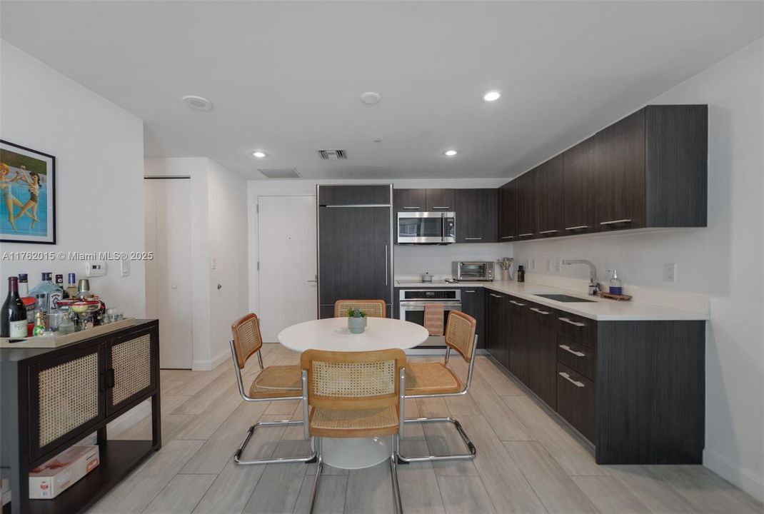 Active With Contract: $475,000 (1 beds, 1 baths, 620 Square Feet)
