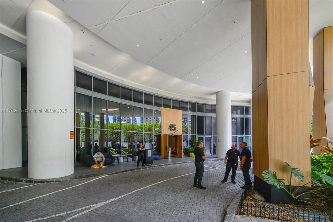 Active With Contract: $475,000 (1 beds, 1 baths, 620 Square Feet)