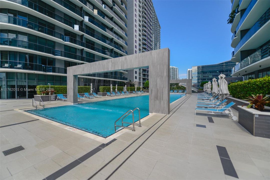 Active With Contract: $475,000 (1 beds, 1 baths, 620 Square Feet)