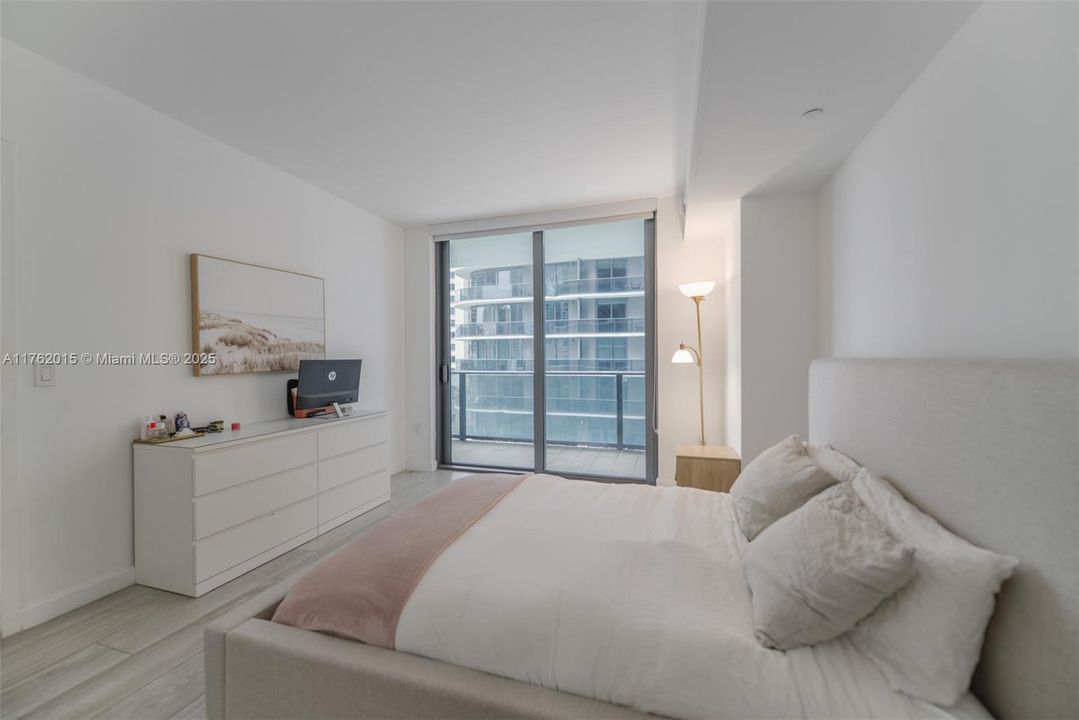 Active With Contract: $475,000 (1 beds, 1 baths, 620 Square Feet)