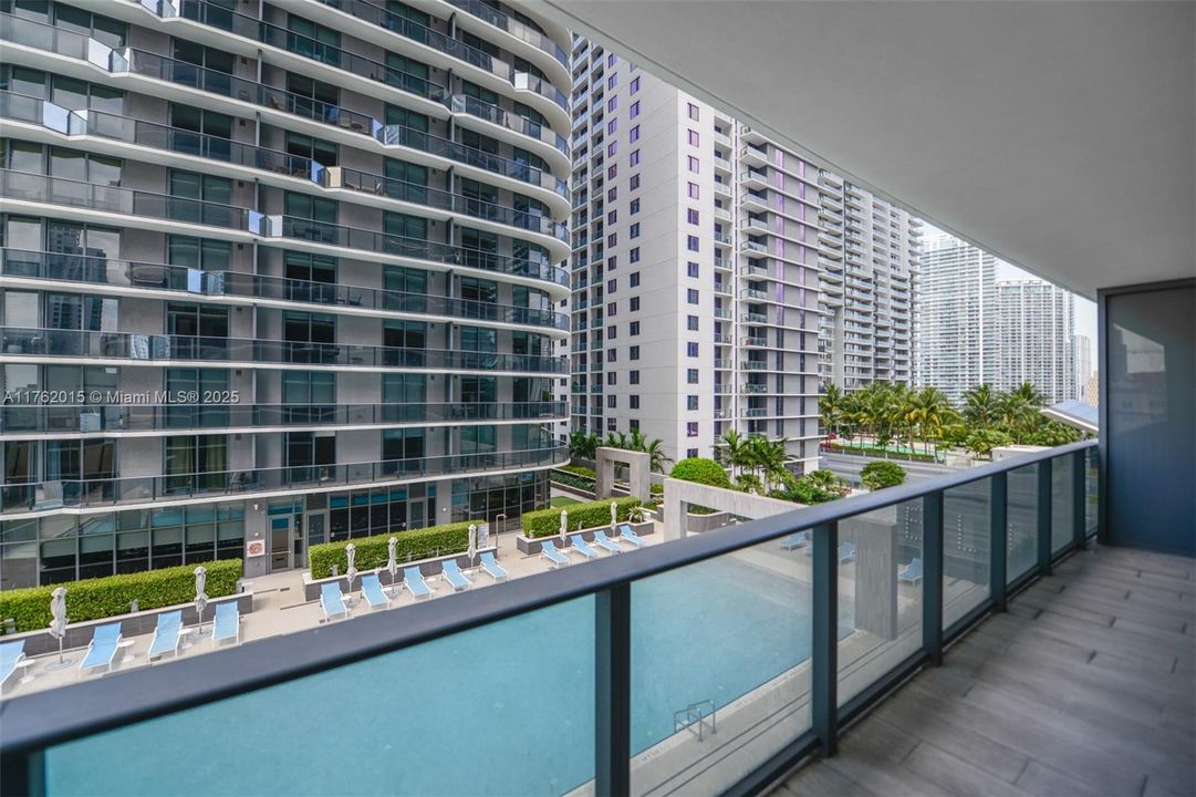 Active With Contract: $475,000 (1 beds, 1 baths, 620 Square Feet)