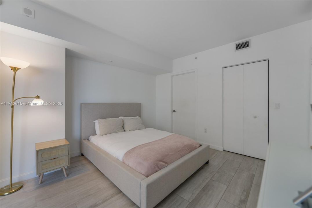 Active With Contract: $475,000 (1 beds, 1 baths, 620 Square Feet)