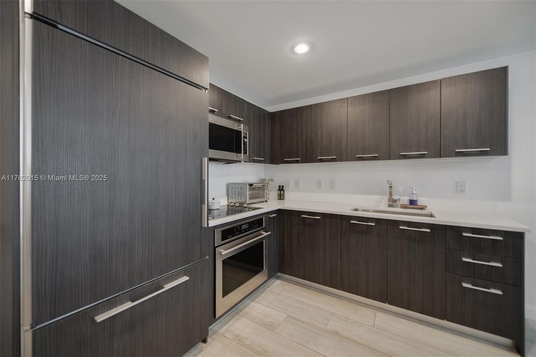 Active With Contract: $475,000 (1 beds, 1 baths, 620 Square Feet)