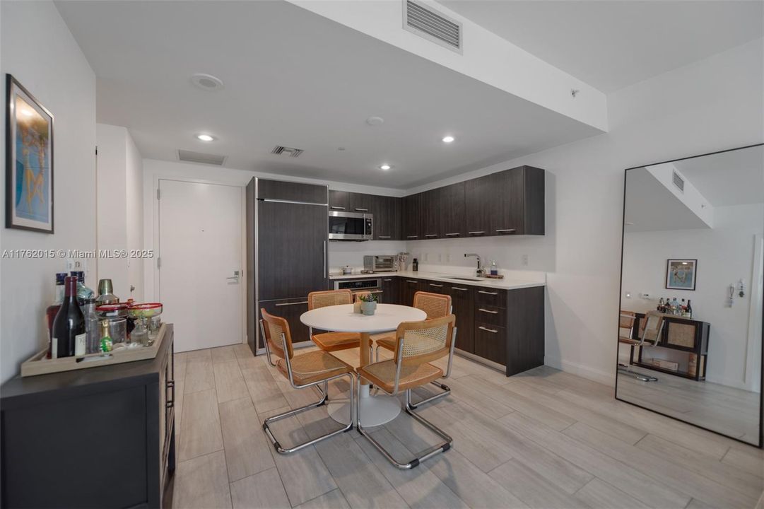 Active With Contract: $475,000 (1 beds, 1 baths, 620 Square Feet)