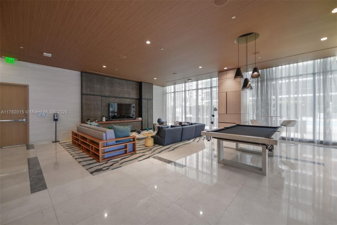 Active With Contract: $475,000 (1 beds, 1 baths, 620 Square Feet)