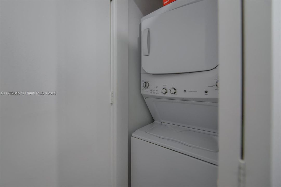 Active With Contract: $475,000 (1 beds, 1 baths, 620 Square Feet)