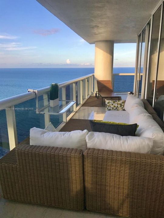 Recently Sold: $1,125,000 (2 beds, 2 baths, 1782 Square Feet)