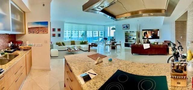 Recently Sold: $1,125,000 (2 beds, 2 baths, 1782 Square Feet)