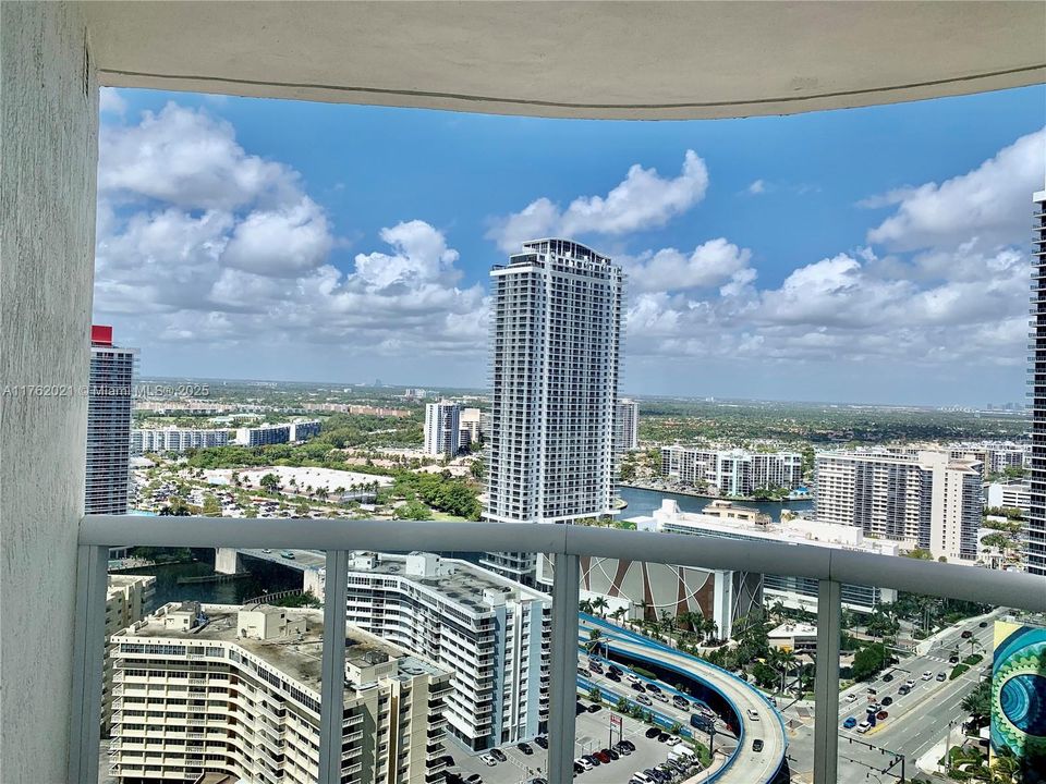 Recently Sold: $1,125,000 (2 beds, 2 baths, 1782 Square Feet)