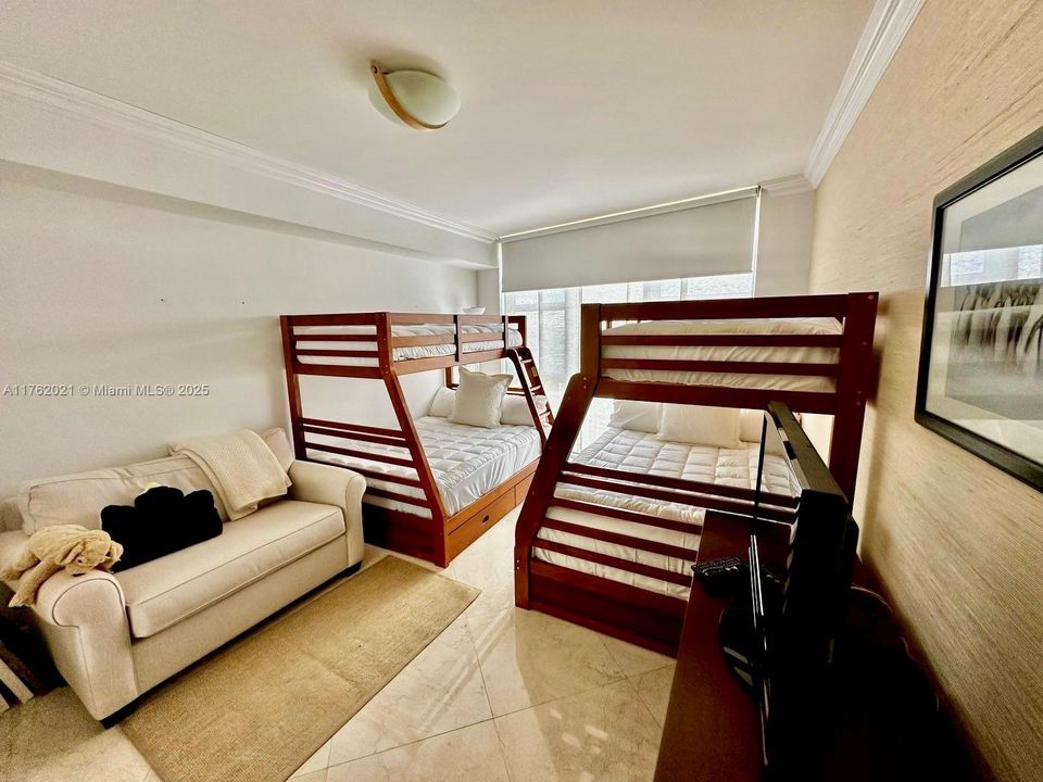 Recently Sold: $1,125,000 (2 beds, 2 baths, 1782 Square Feet)