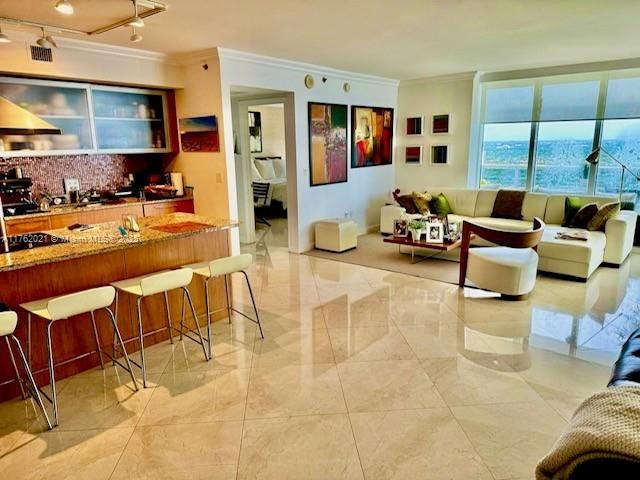 Recently Sold: $1,125,000 (2 beds, 2 baths, 1782 Square Feet)