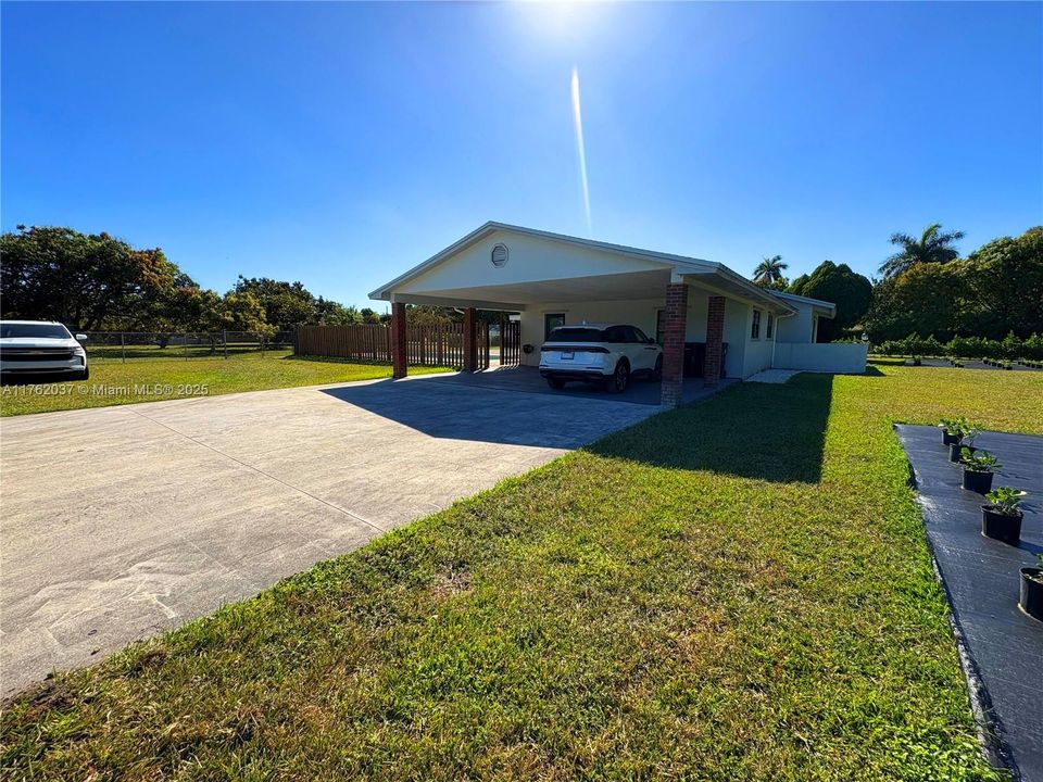 最近售出: $849,900 (3 贝兹, 2 浴室, 2053 平方英尺)