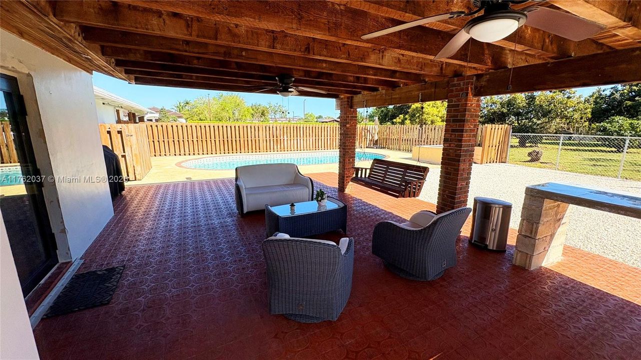 最近售出: $849,900 (3 贝兹, 2 浴室, 2053 平方英尺)